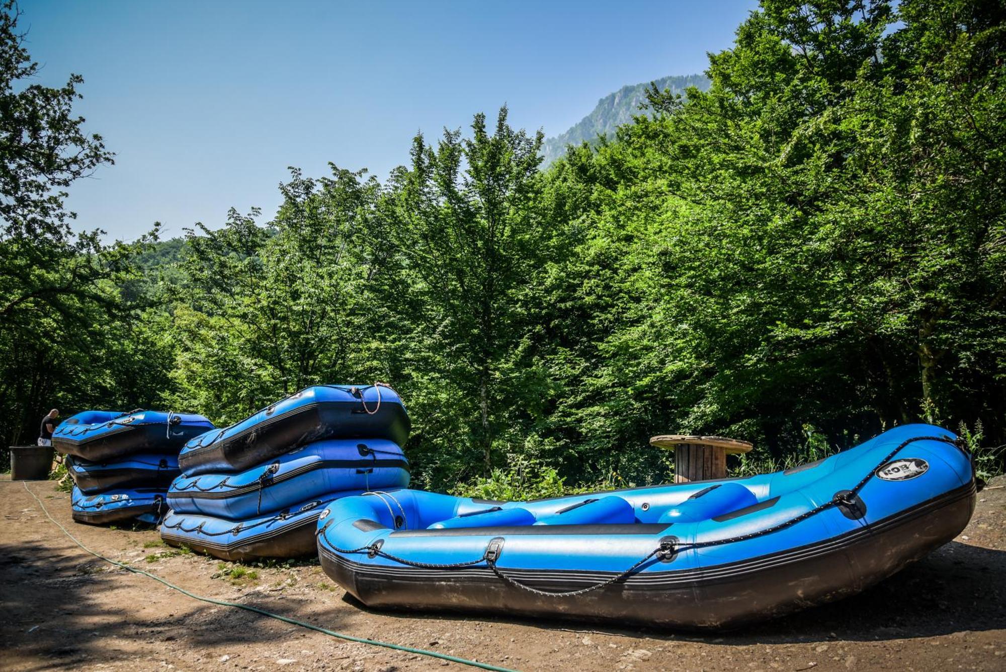 Готель Camp Divlja Rijeka Hum Екстер'єр фото