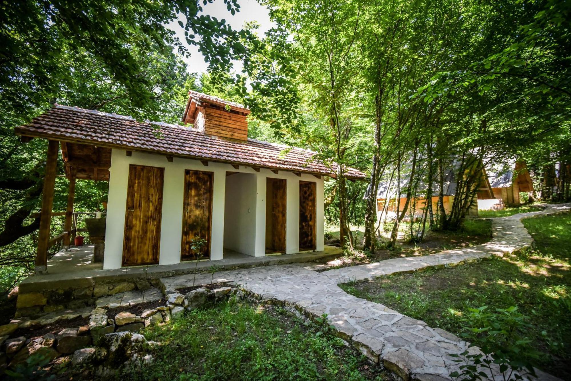 Готель Camp Divlja Rijeka Hum Екстер'єр фото