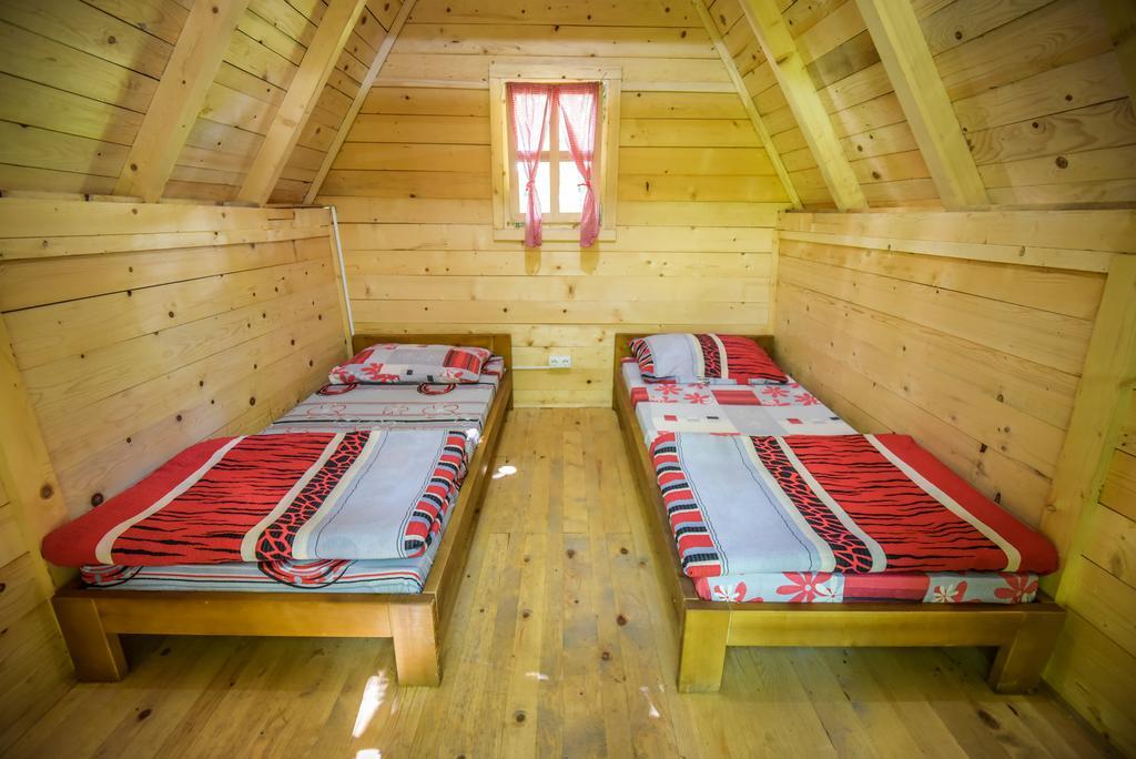 Готель Camp Divlja Rijeka Hum Екстер'єр фото