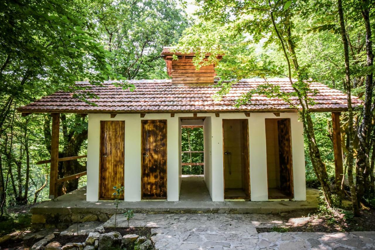 Готель Camp Divlja Rijeka Hum Екстер'єр фото